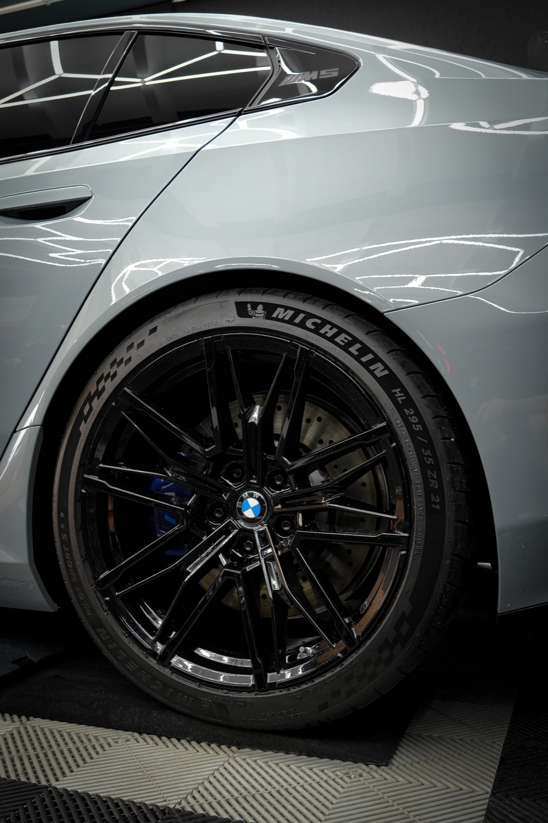 BMW M5 detail