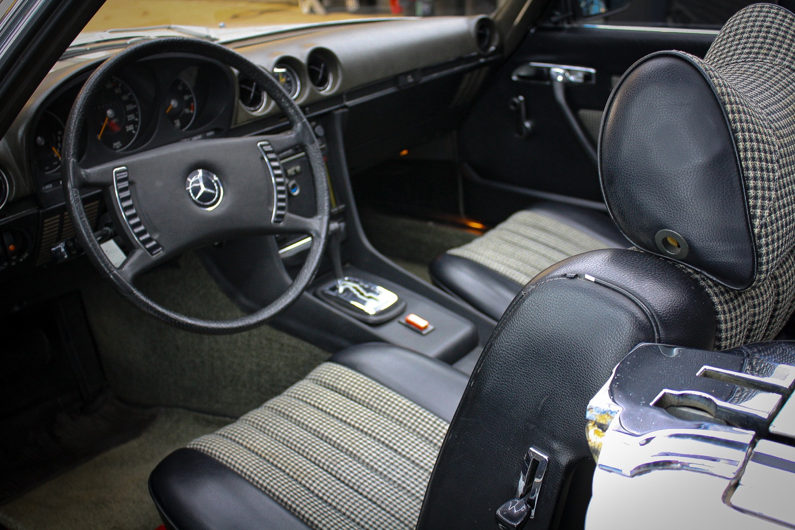 Mercedes-Benz 450 SL detail